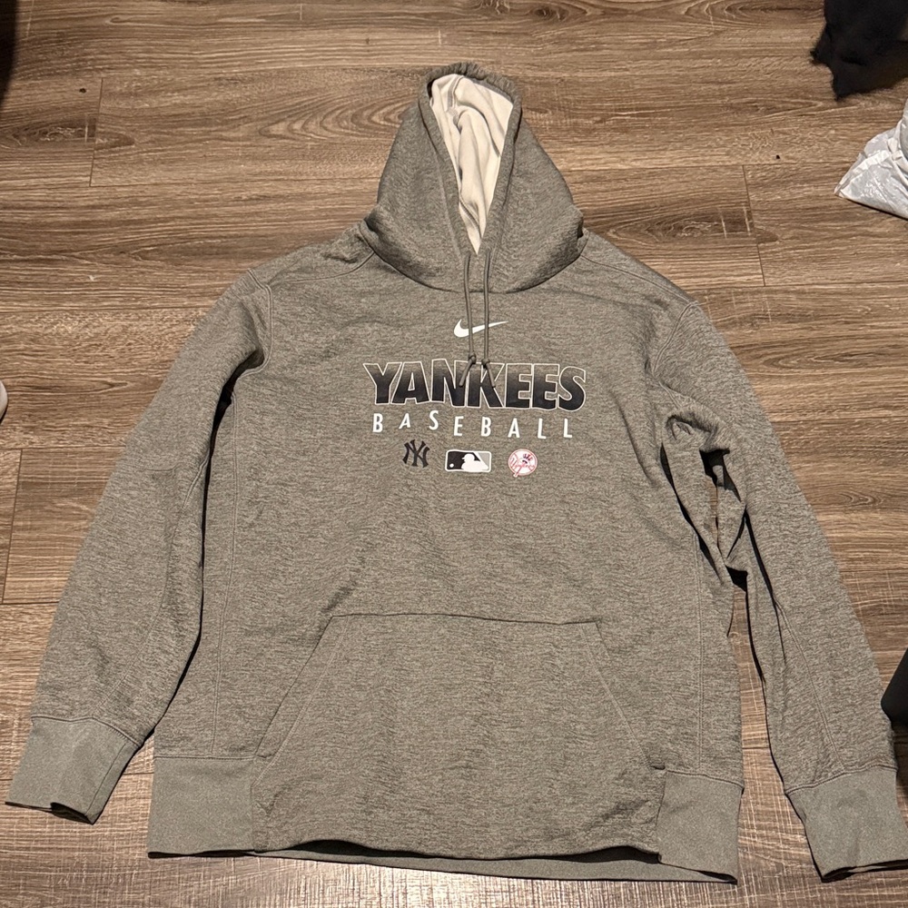 Nike Men's Gray Yankees Baseball Sweater